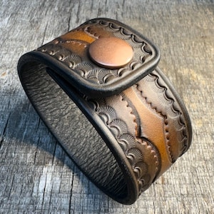 Leather Bracelet Tan With Black Faded Edges / Unisex Leather Wrist Cuff Custom Tooled Design With Brass Snap Smooth Edges / Custom Fit Cuff