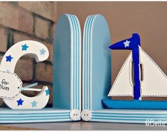 Personalised Blue and White Sailing boat Bookends for children. Set of 2 bookends, one with an initial another one with a boat.