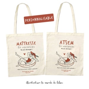 May include: Two off-white canvas tote bags featuring a graphic of a person in a red swimsuit and sun hat relaxing on an inflatable ring. Text includes "MA&Icirc;TRESSE En vacances Ne pas d&eacute;ranger !" and "ATSEM En vacances Ne pas d&eacute;ranger !" with custom names.