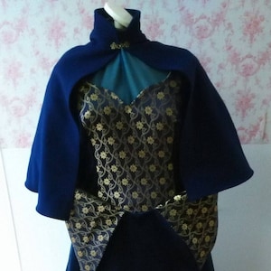 Cape capelet shrug with collar / capelet wool / cloak woolen / woolen capelet / woolen medieval cape / victorian dickens cape / larp