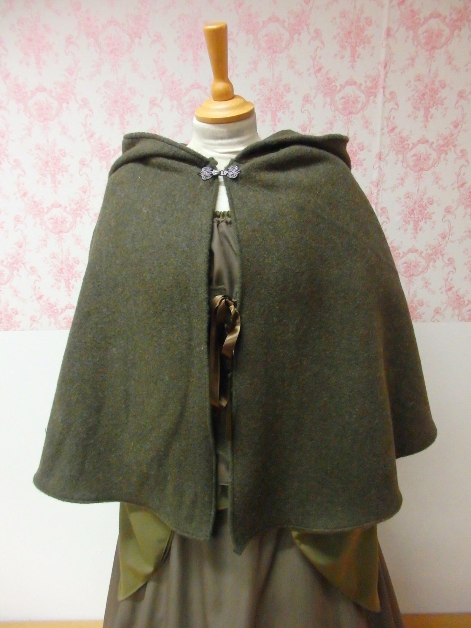 Green Hooded Cape Wool / Hooded Cloak Woolen / Hobbit Cape / Etsy