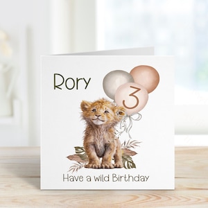 Carte personnalisée pour le 3e anniversaire, carte du 3e anniversaire pour fille ou garçon, carte d'anniversaire sauvage personnalisée Safari jungle, carte lionceau