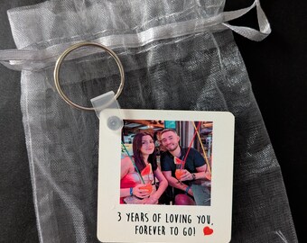 あなたの写真とテキストが入ったパーソナライズされたキーホルダー、婚約、記念日、バレンタインギフト