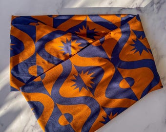 Snood con motivo grafico a stelle Estelle Orange Navy