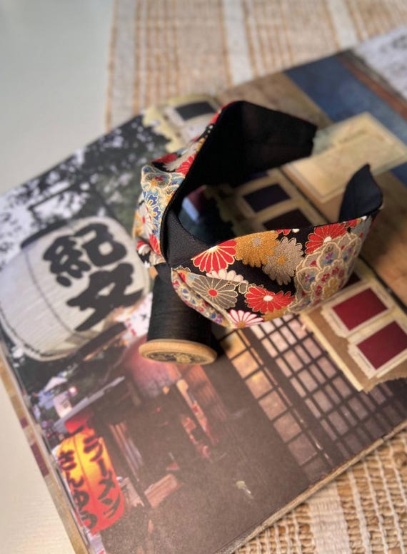 Yuyake Black Headband With Gold Detail, Red Grey Floral  display picture 3