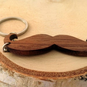 Porte-clés moustache en bois, porte-clés en bois pour homme, porte-clés cool, porte-clés cadeau en bois, matériaux verts respectueux de l'environnement image 2