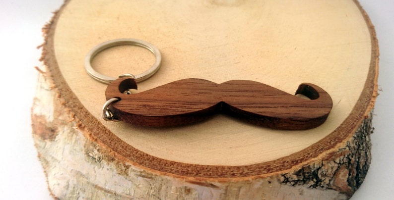 Porte-clés moustache en bois, porte-clés en bois pour homme, porte-clés cool, porte-clés cadeau en bois, matériaux verts respectueux de l'environnement image 2