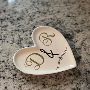 Ring holder, personalized ring holder, wedding ring holder, initials ring holder, wedding rings holder, bridal shower gift, ring tray