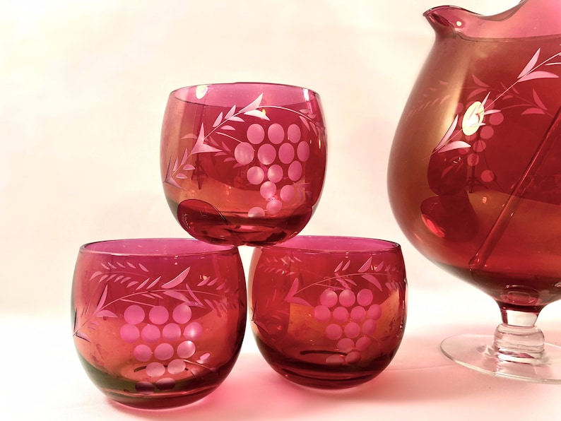 Mid century modern cocktail set cranberry red glass etched martini pitcher 6 roly poly glasses glass stir stick MCM barware 1950s 1960s