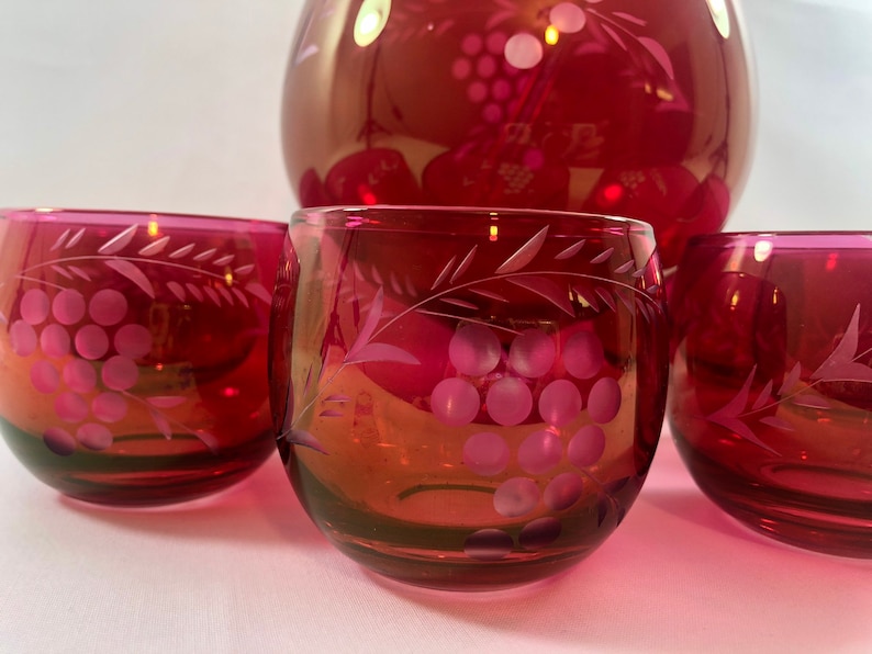 Mid century modern cocktail set cranberry red glass etched martini pitcher 6 roly poly glasses glass stir stick MCM barware 1950s 1960s