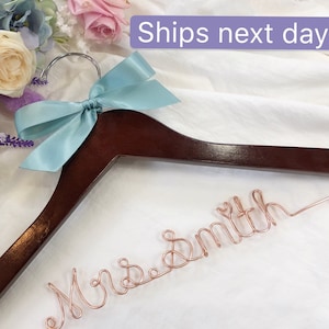 Personalized Bridal Hanger, Rose Gold Wire, Wedding Gift ,Bride's Gift,Bridesmaid Hangers,Custom Made Hanger,Mrs Hanger,Shower Gift