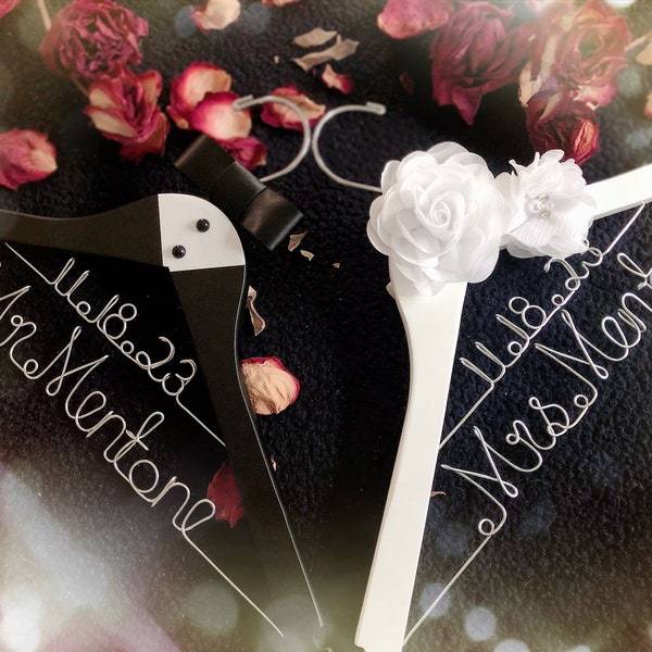 Mr and Mrs Hanger with date groom and Bride hanger, Gift for the couple, Bridesmaid Hangers,Custom Made Hanger,Mrs Hanger,Shower Gift