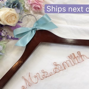 Cintre en fil rose/or, Cintre de mariée, Cintre de mariage personnalisé, Cadeau de la mariée, Cintres de demoiselle d'honneur, Cintre sur mesure, Cintre Mme, Cadeau de douche