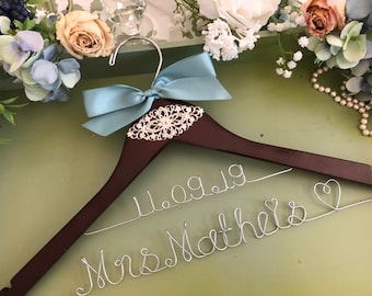 Wedding hanger with date, Personalized Bridal Hanger Customized Hanger Cudtom hanger.wedding shower gifts,Bridesmaid hanger,mrs Hanger bride