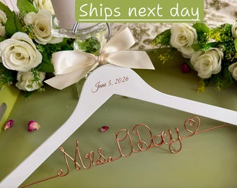 Gold/Rose wire Hanger,Bridal Hanger,Personalized wedding Hanger,Bride's Gift,Bridesmaid Hangers,Custom Made Hanger,Mrs Hanger,Shower Gift