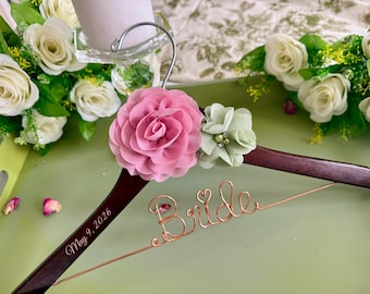 Personalized Bridal Hanger with Flowers and Date, silver/gold/rose wire ,Customized  Wedding Gift,  Bridal shower Gift, Bridemaids hanger