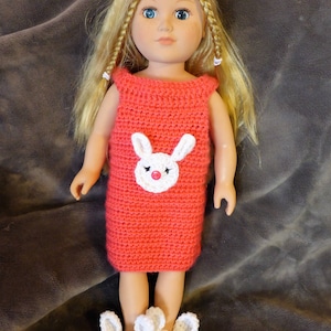 Häkelanleitung für 18 zoll Puppe: Häschen Schlafanzug und Hausschuhe in der Farbe American Girl, ein niedliches Geschenk für jedes kleine Mädchen