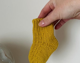 Hand knit Merino Wool Baby Socks: 0-3 Months, Unisex Kids Knitwear