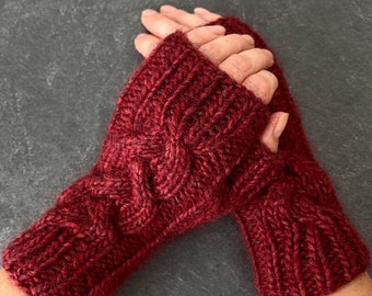 Gants sans doigts tricotés, mitaines de câbles rouges, gants en laine d'alpaga, chauffe-mains tricotés, chauffe-poignets tricotés à la main, softknitshome