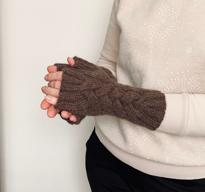 Guantes sin dedos de punto, guantes marrones de punto, calentadores de manos de lana de alpaca, calentadores de brazos de punto, calentadores de muñeca de punto para mujer, guantes de invierno imagen 1