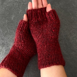 Knit fingerless gloves, red cable mitts, alpaca wool gloves, knitted handwarmers, handknit wristwarmers, softknitshome 画像 4