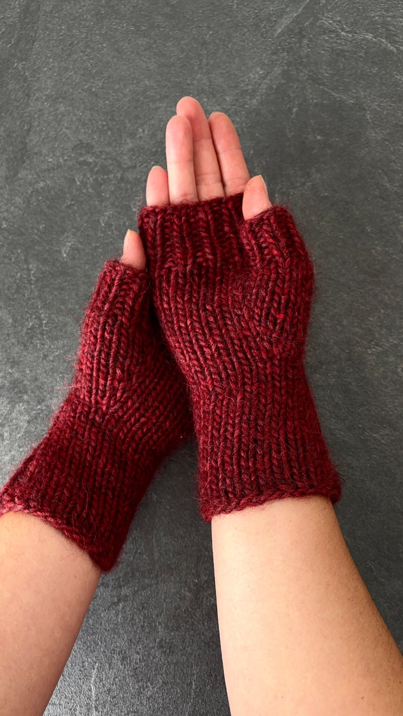 Knit fingerless gloves, red cable mitts, alpaca wool gloves, knitted handwarmers, handknit wristwarmers, softknitshome 画像 4