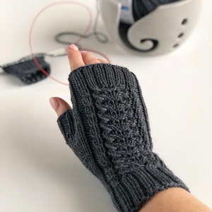 Knit fingerless mitts pattern, pattern how to knit fingerless gloves, knit handwarmers, knitted arm warmers pattern, softknitshome zdjęcie 7