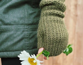 Knit fingerless gloves pattern, how to knit mitts, knitting pattern pdf, knit handwarmers pattern, armwarmers pattern, commodus mitts