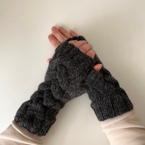 Knit fingerless gloves, knit grey mitts, alpaca wool handwarmers, knitted armwarmers, women's knit wristwarmers, winter mitts zdjęcie 8