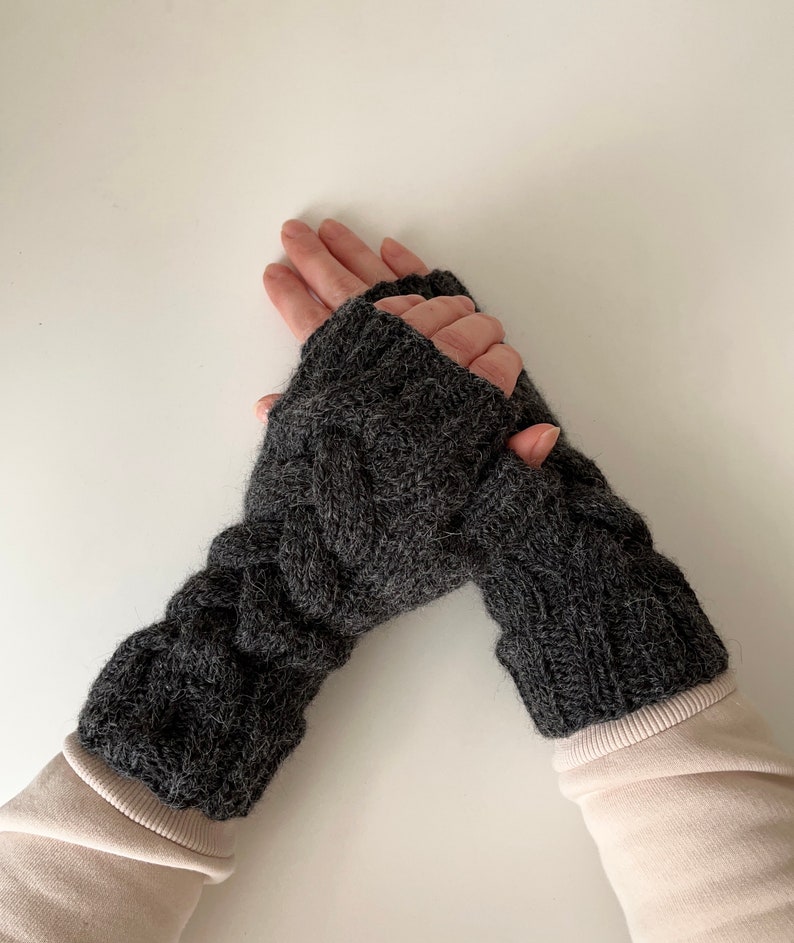 Knit fingerless gloves, knit grey mitts, alpaca wool handwarmers, knitted armwarmers, women's knit wristwarmers, winter mitts zdjęcie 8