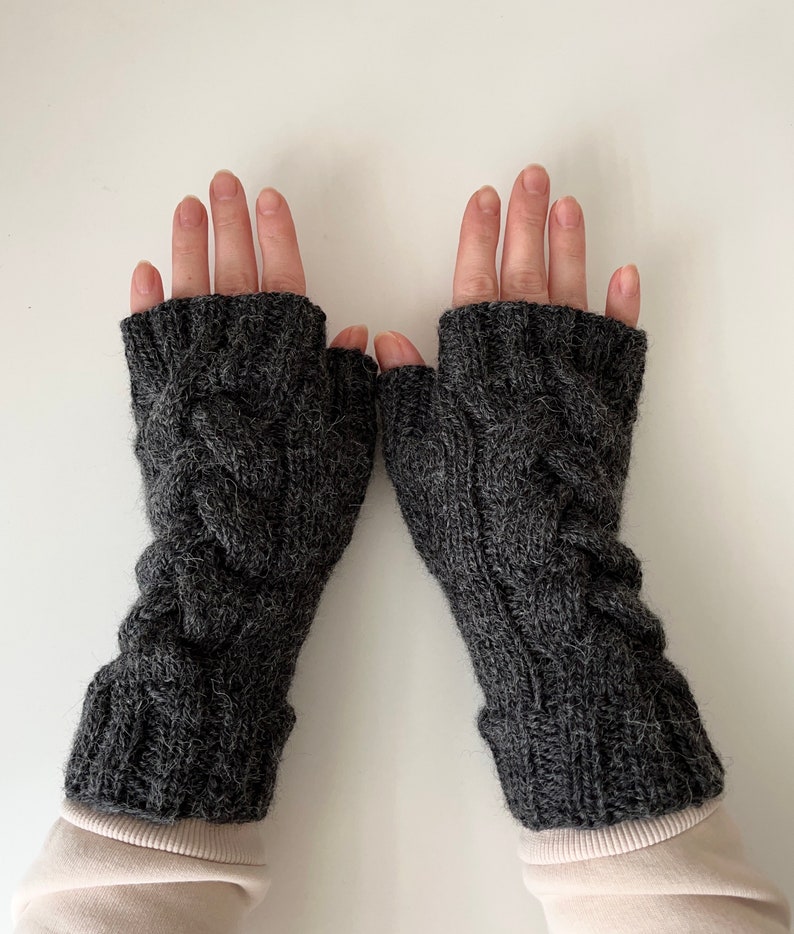 Knit fingerless gloves, knit grey mitts, alpaca wool handwarmers, knitted armwarmers, women's knit wristwarmers, winter mitts zdjęcie 6