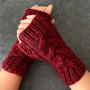 Knit fingerless gloves, red cable mitts, alpaca wool gloves, knitted handwarmers, handknit wristwarmers, softknitshome 画像 6