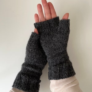 Knit fingerless gloves, knit grey mitts, alpaca wool handwarmers, knitted armwarmers, women's knit wristwarmers, winter mitts zdjęcie 7