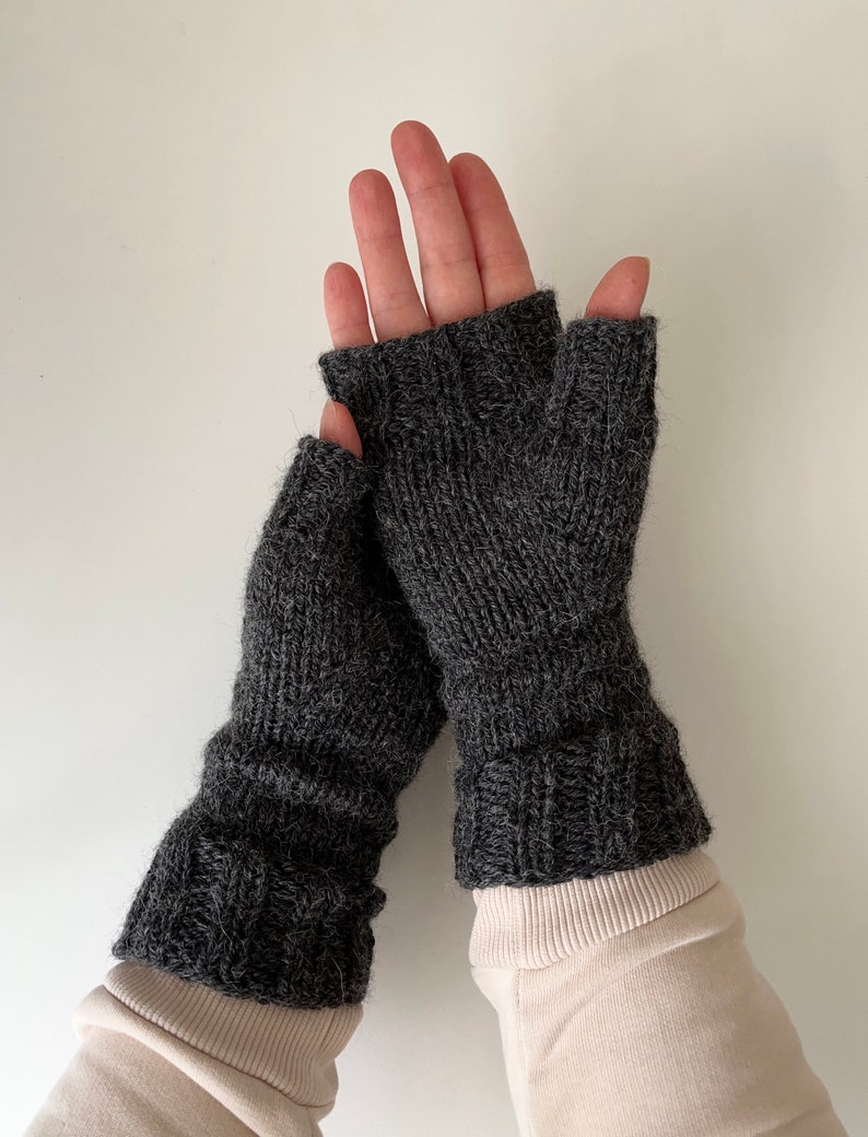 Knit fingerless gloves, knit grey mitts, alpaca wool handwarmers, knitted armwarmers, women's knit wristwarmers, winter mitts zdjęcie 7