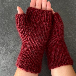 Knit fingerless gloves, red cable mitts, alpaca wool gloves, knitted handwarmers, handknit wristwarmers, softknitshome 画像 5