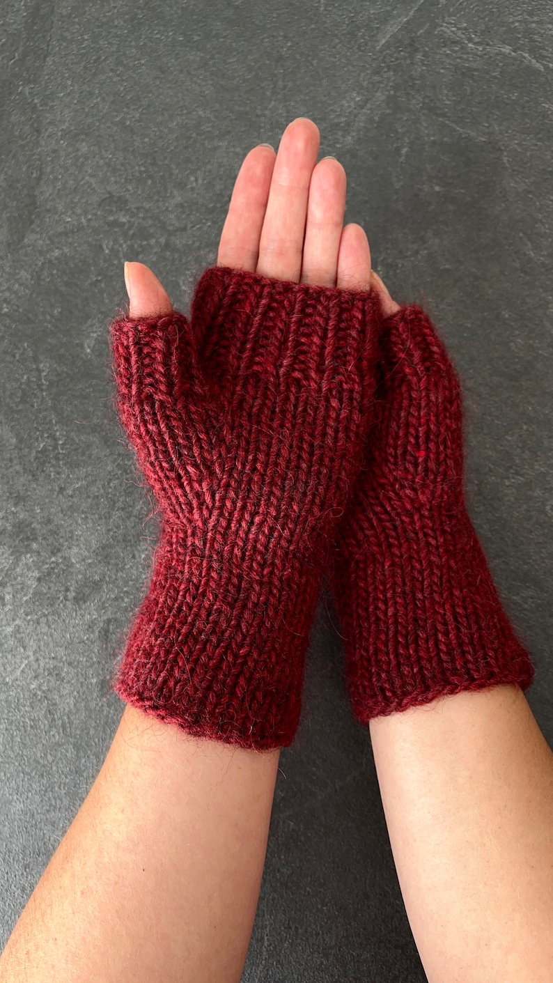 Knit fingerless gloves, red cable mitts, alpaca wool gloves, knitted handwarmers, handknit wristwarmers, softknitshome 画像 5