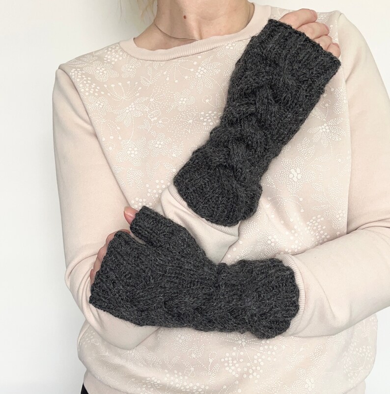 Knit fingerless gloves, knit grey mitts, alpaca wool handwarmers, knitted armwarmers, women's knit wristwarmers, winter mitts zdjęcie 2
