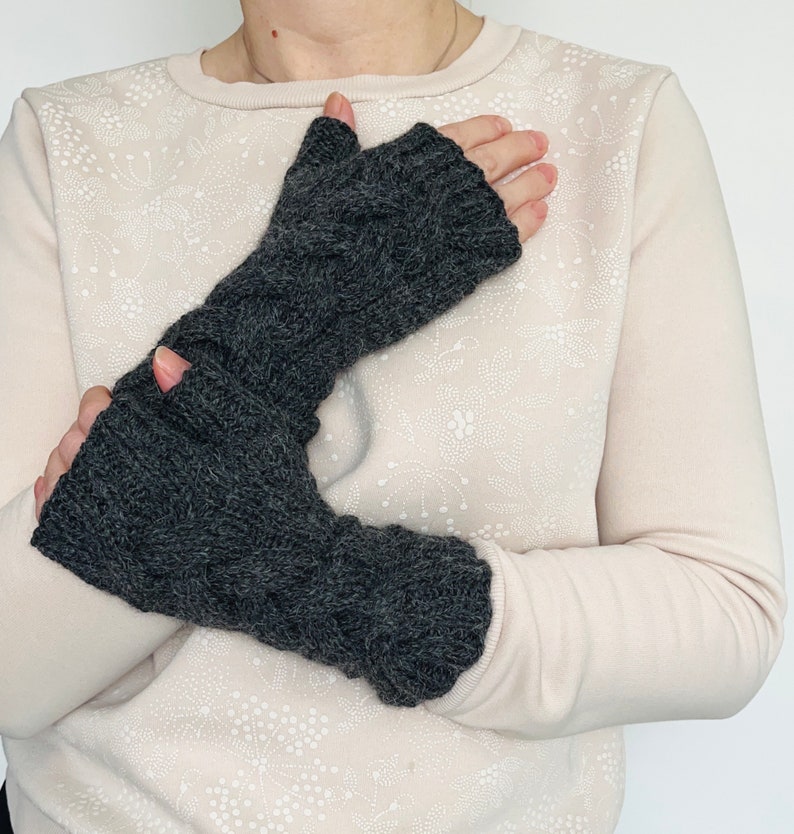 Knit fingerless gloves, knit grey mitts, alpaca wool handwarmers, knitted armwarmers, women's knit wristwarmers, winter mitts zdjęcie 4