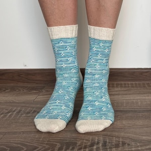 Chaussettes en laine tricotées main : jambières à motifs bleus, UE 38-39