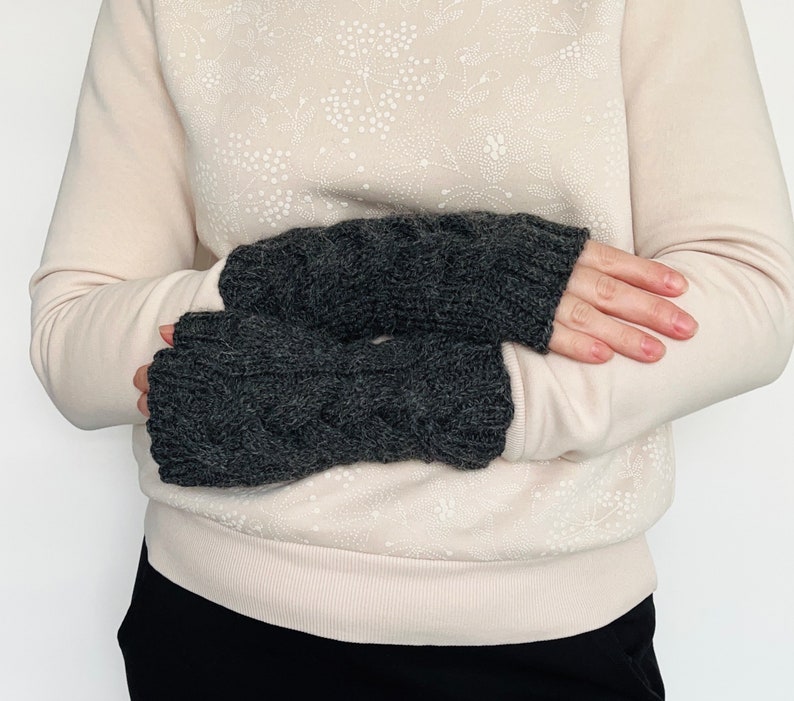 Knit fingerless gloves, knit grey mitts, alpaca wool handwarmers, knitted armwarmers, women's knit wristwarmers, winter mitts zdjęcie 5