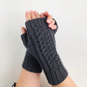 Knit fingerless mitts pattern, pattern how to knit fingerless gloves, knit handwarmers, knitted arm warmers pattern, softknitshome zdjęcie 6