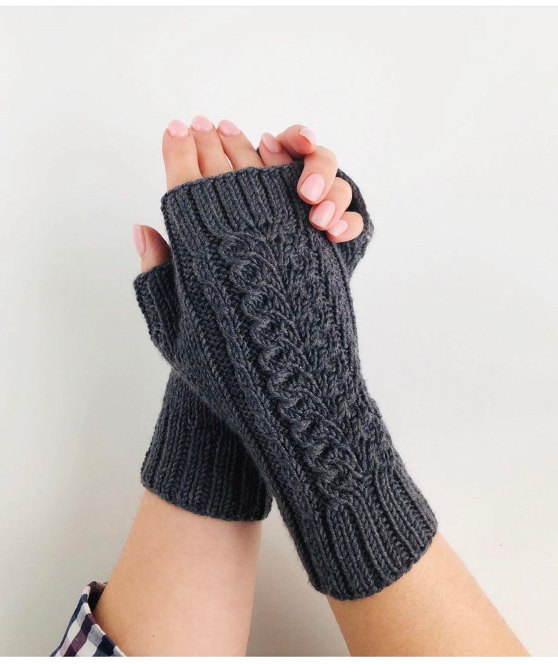 Knit fingerless mitts pattern, pattern how to knit fingerless gloves, knit handwarmers, knitted arm warmers pattern, softknitshome image 6