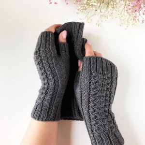 Knit fingerless mitts pattern, pattern how to knit fingerless gloves, knit handwarmers, knitted arm warmers pattern, softknitshome zdjęcie 9