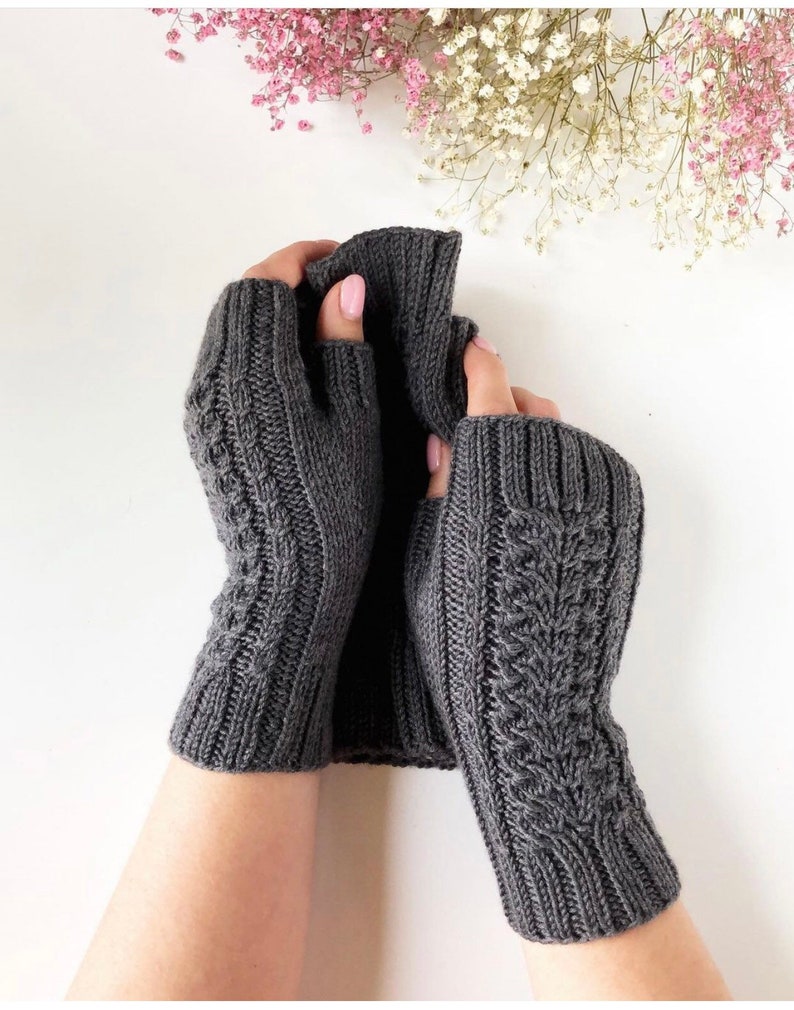 Knit fingerless mitts pattern, pattern how to knit fingerless gloves, knit handwarmers, knitted arm warmers pattern, softknitshome zdjęcie 9