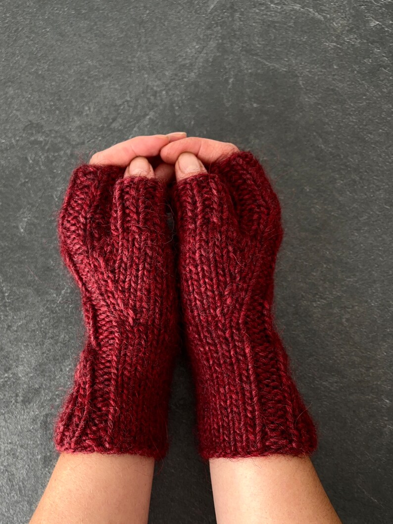 Knit fingerless gloves, red cable mitts, alpaca wool gloves, knitted handwarmers, handknit wristwarmers, softknitshome 画像 3