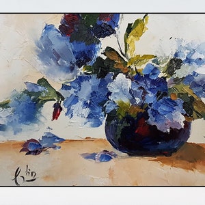 Naturaleza muerta con flores azules, pintura al óleo original, naturaleza muerta, decoración de arte de pared, pintura de cartón moderna, obra de arte minimalista contemporánea.
