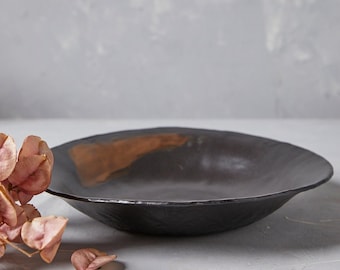 Große schwarze Keramikschale, Wabi-Sabi japanische Servierplatte