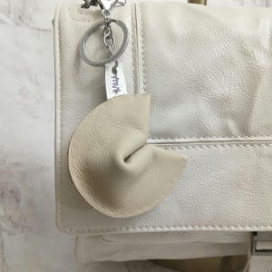 Dije de bolso de galleta de la suerte de cuero genuino, dije de llavero de galleta de la suerte, dijes de bolso de cuero genuino