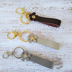 Leather Flower Keyring, Genuine Leather Keyring, Genuine Leather Keychain, Leather Keyfob Holder, Leather Hangbag Charm