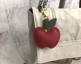 Charm para bolso de manzana, Charm para bolso de piel auténtica con forma de manzana y hoja.